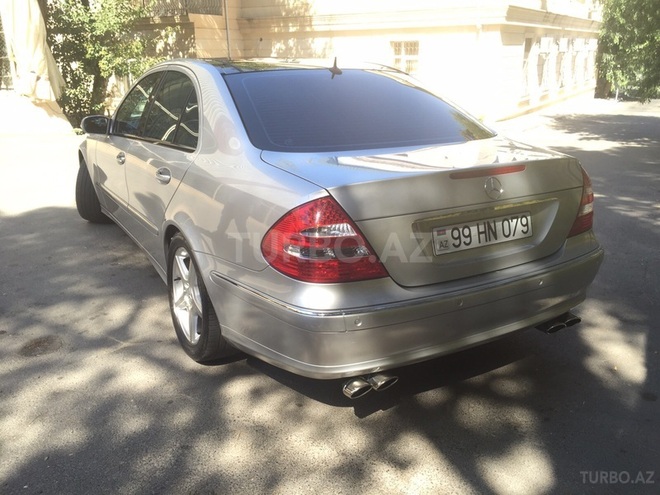 Mercedes E 240 2005, 121,800 km - 2.6 l - Bakı