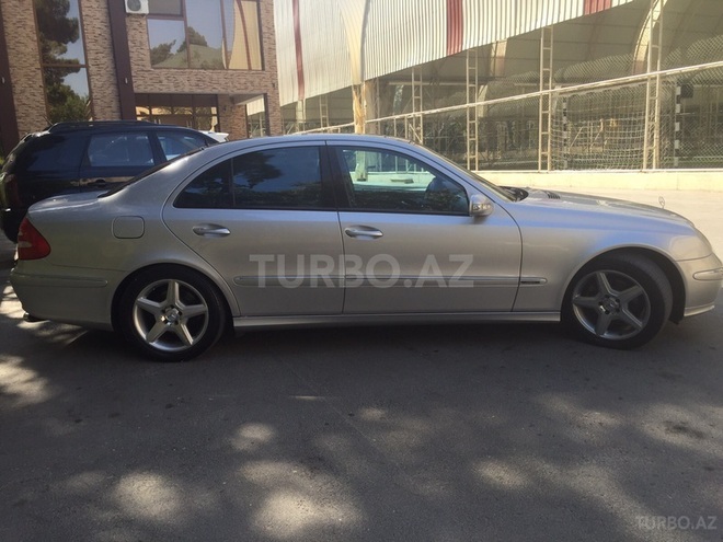 Mercedes E 240 2005, 121,800 km - 2.6 l - Bakı