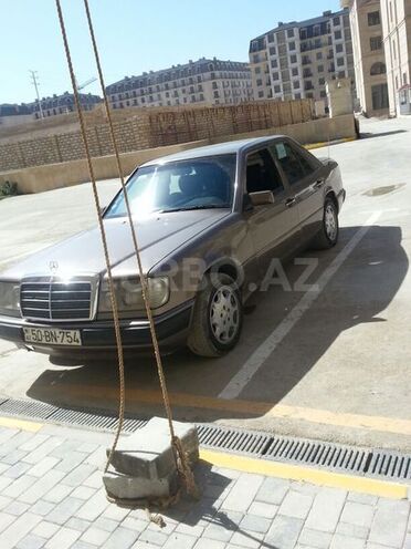 Mercedes E 200 1991, 25,000 km - 2.0 l - Bakı