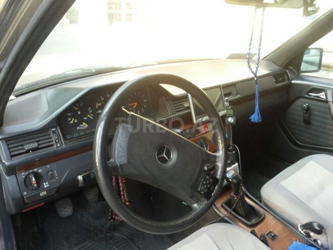 Mercedes E 200 1990, 200,000 km - 2.0 l - Bakı