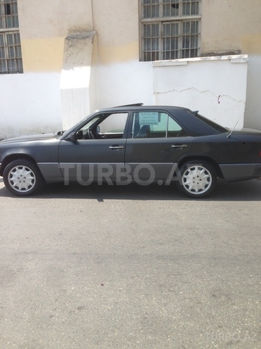 Mercedes E 200 1993, 328,800 km - 2.2 l - Bakı