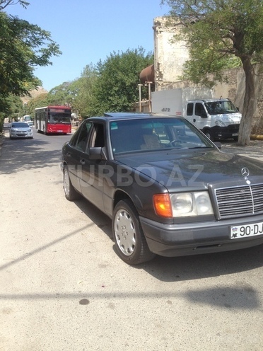 Mercedes E 200 1993, 328,800 km - 2.2 l - Bakı