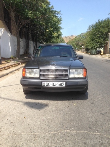 Mercedes E 200 1993, 328,800 km - 2.2 l - Bakı