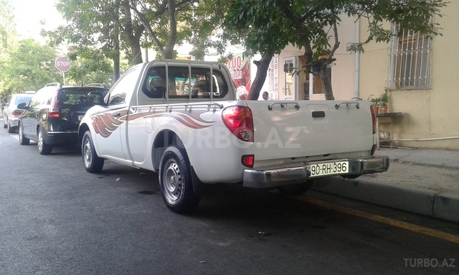 Mitsubishi L200 2007, 220,000 km - 2.4 л - Bakı