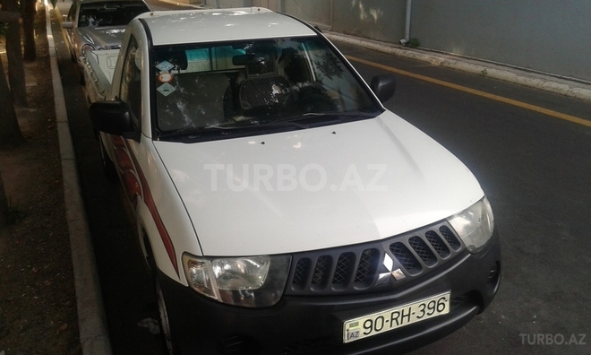 Mitsubishi L200 2007, 220,000 km - 2.4 л - Bakı