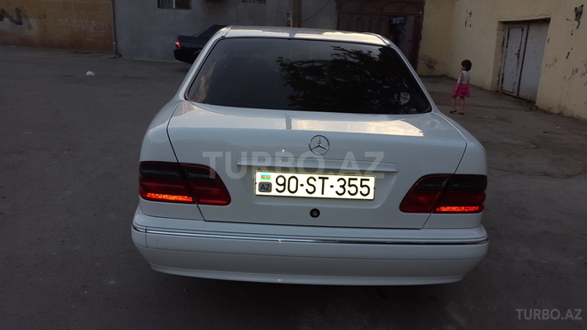 Mercedes E 270 2001, 231,000 km - 2.7 l - Bakı