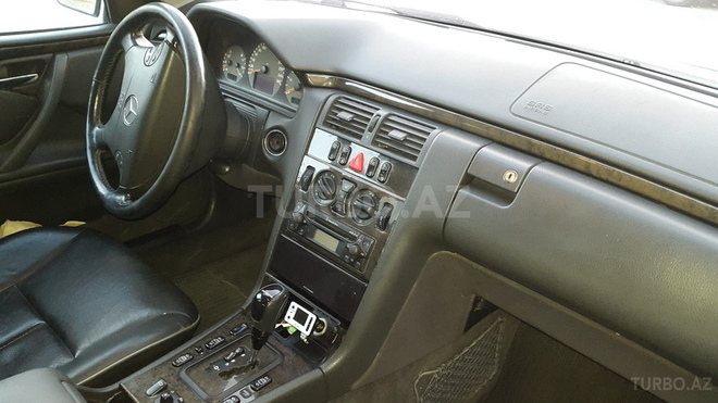 Mercedes E 270 2001, 231,000 km - 2.7 l - Bakı