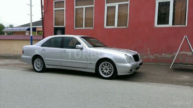 Mercedes E 200 2000, 250 km - 2.0 l - Bakı