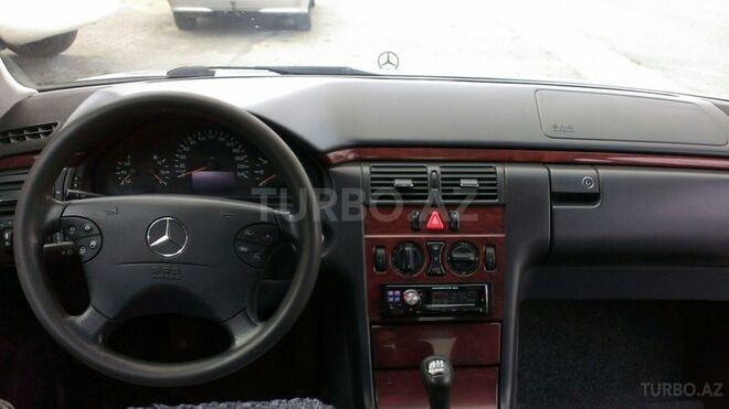 Mercedes E 200 2000, 250 km - 2.0 l - Bakı