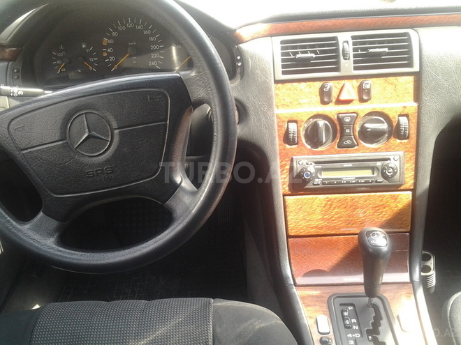 Mercedes E 230 1997, 317,000 km - 2.3 l - Bakı