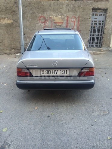 Mercedes E 200 1993, 266,000 km - 2.0 l - Bakı