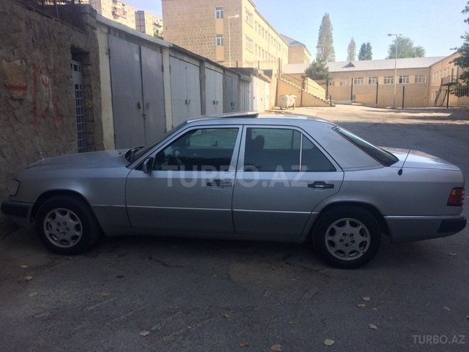 Mercedes E 200 1993, 266,000 km - 2.0 l - Bakı