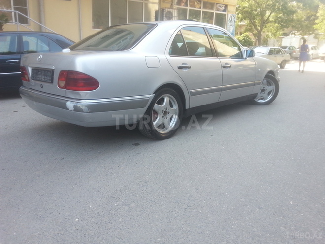 Mercedes E 280 1997, 29,645 km - 2.8 l - Bakı