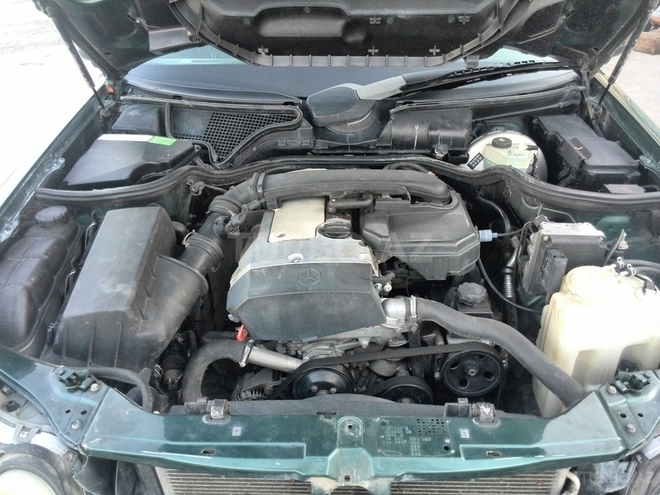 Mercedes E 230 1997, 270,000 km - 2.3 l - Bakı