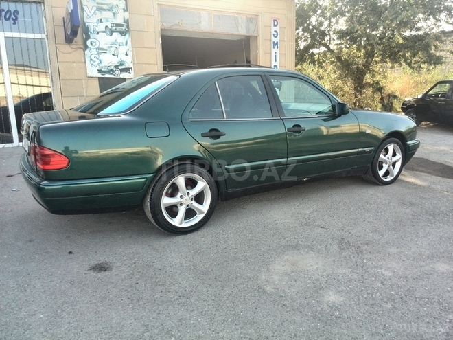 Mercedes E 230 1997, 270,000 km - 2.3 l - Bakı