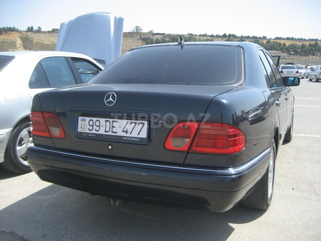 Mercedes E 220 1999, 200,000 km - 2.2 l - Bakı