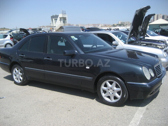 Mercedes E 220 1999, 200,000 km - 2.2 l - Bakı