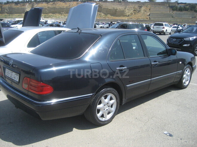 Mercedes E 220 1999, 200,000 km - 2.2 l - Bakı