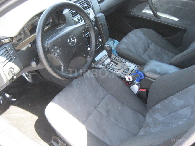 Mercedes E 220 2001, 187,000 km - 2.2 l - Bakı