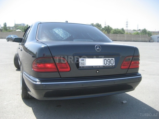 Mercedes E 220 2001, 187,000 km - 2.2 l - Bakı