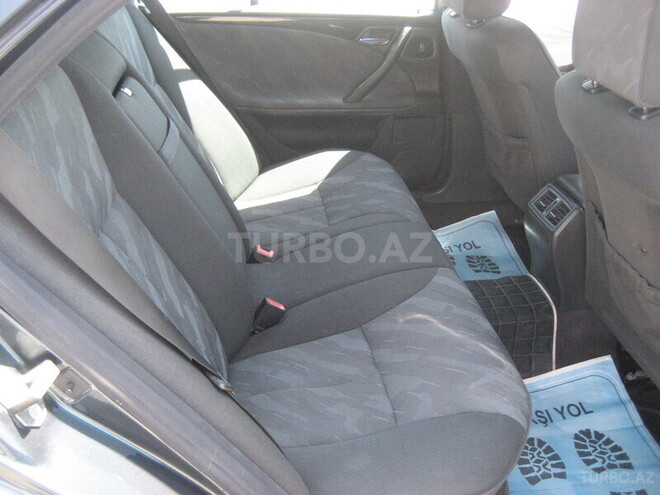 Mercedes E 220 2001, 187,000 km - 2.2 l - Bakı