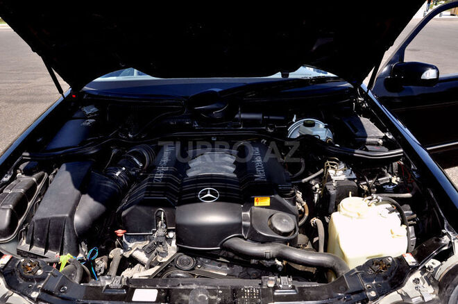 Mercedes E 320 2000, 160,000 km - 3.2 l - Bakı