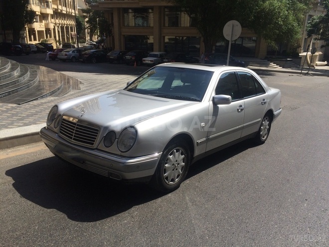 Mercedes E 280 1999, 219,000 km - 2.8 l - Bakı