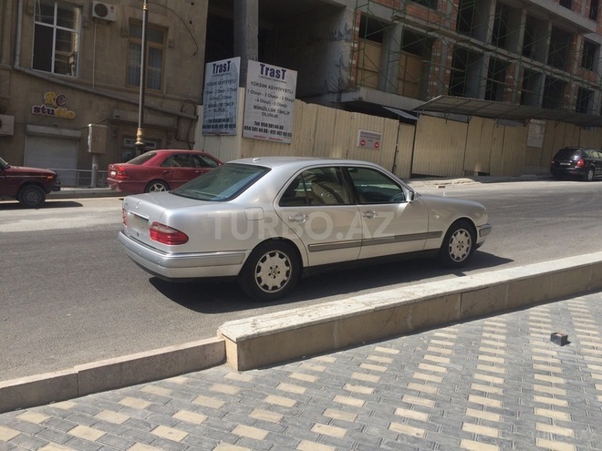 Mercedes E 280 1999, 219,000 km - 2.8 l - Bakı