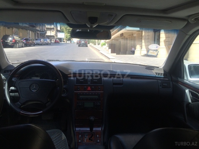 Mercedes E 280 1999, 219,000 km - 2.8 l - Bakı
