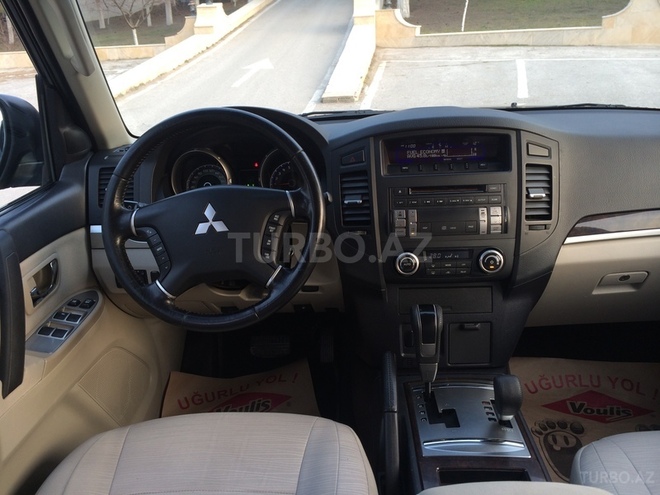 Mitsubishi Pajero 2010, 69,000 km - 3.5 л - Bakı