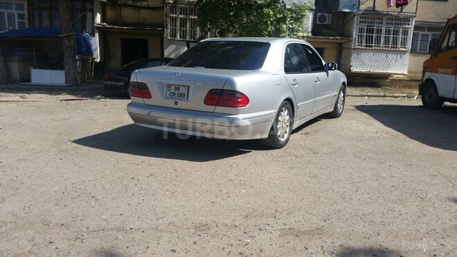 Mercedes E 240 2001, 181,000 km - 2.6 l - Bakı