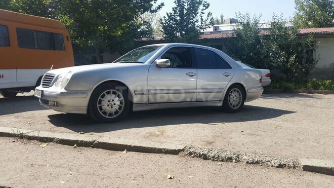 Mercedes E 240 2001, 181,000 km - 2.6 l - Bakı