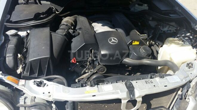 Mercedes E 240 2001, 181,000 km - 2.6 l - Bakı