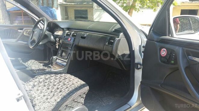 Mercedes E 240 2001, 181,000 km - 2.6 l - Bakı