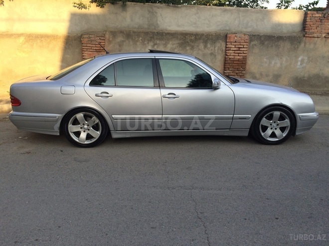 Mercedes E 240 2001, 200,343 km - 2.4 l - Bakı