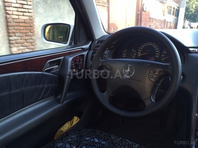Mercedes E 240 2001, 200,343 km - 2.4 l - Bakı