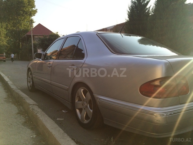 Mercedes E 240 2001, 200,343 km - 2.4 l - Bakı