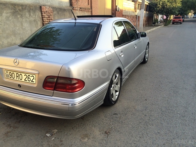 Mercedes E 240 2001, 200,343 km - 2.4 l - Bakı