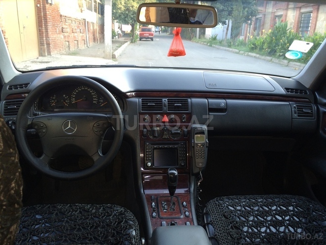 Mercedes E 240 2001, 200,343 km - 2.4 l - Bakı