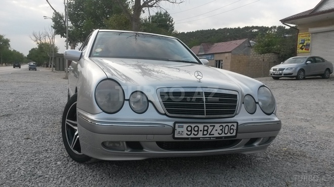 Mercedes E 220 2001, 215,000 km - 2.2 л - Bakı