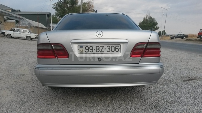 Mercedes E 220 2001, 215,000 km - 2.2 л - Bakı