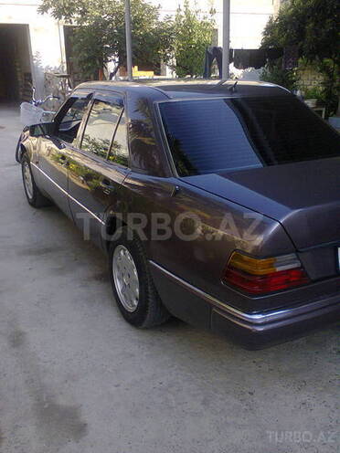 Mercedes E 250 1993, 20,000 km - 0.3 l - Bakı