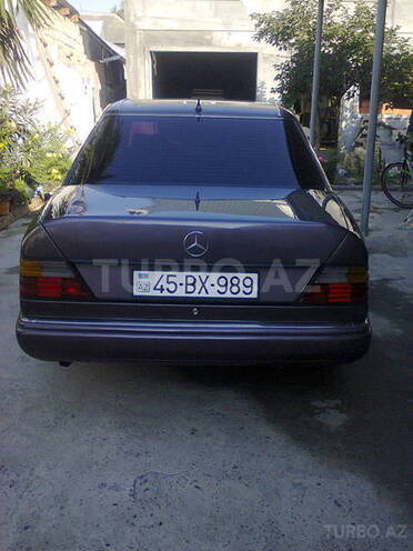 Mercedes E 250 1993, 20,000 km - 0.3 l - Bakı