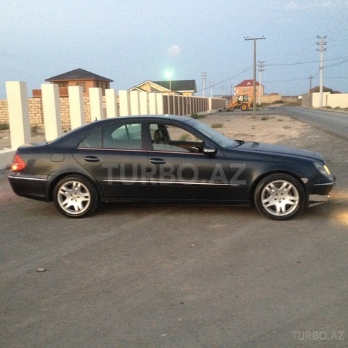 Mercedes E 270 2002, 210,000 km - 2.7 l - Bakı