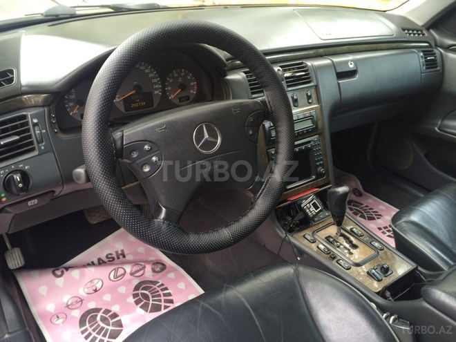 Mercedes E 240 2001, 260,000 km - 2.4 l - Bakı
