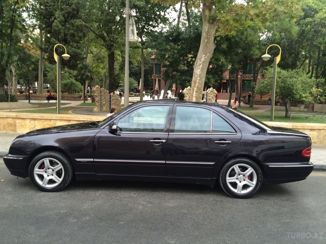 Mercedes E 240 2001, 260,000 km - 2.4 l - Bakı