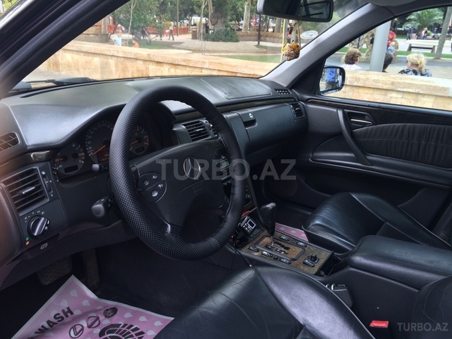 Mercedes E 240 2001, 260,000 km - 2.4 l - Bakı