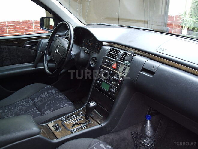 Mercedes E 200 1999, 216,978 km - 2.0 л - Bakı
