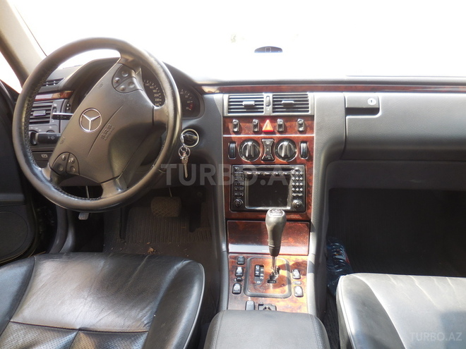 Mercedes E 240 2000, 280,000 km - 2.6 л - Bakı