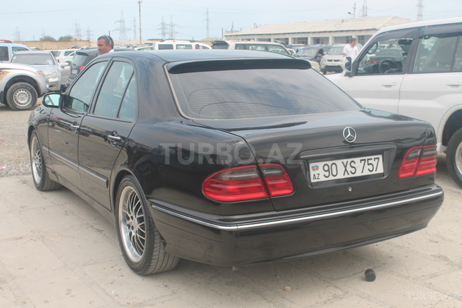 Mercedes E 270 2000, 300,000 km - 2.7 l - Bakı